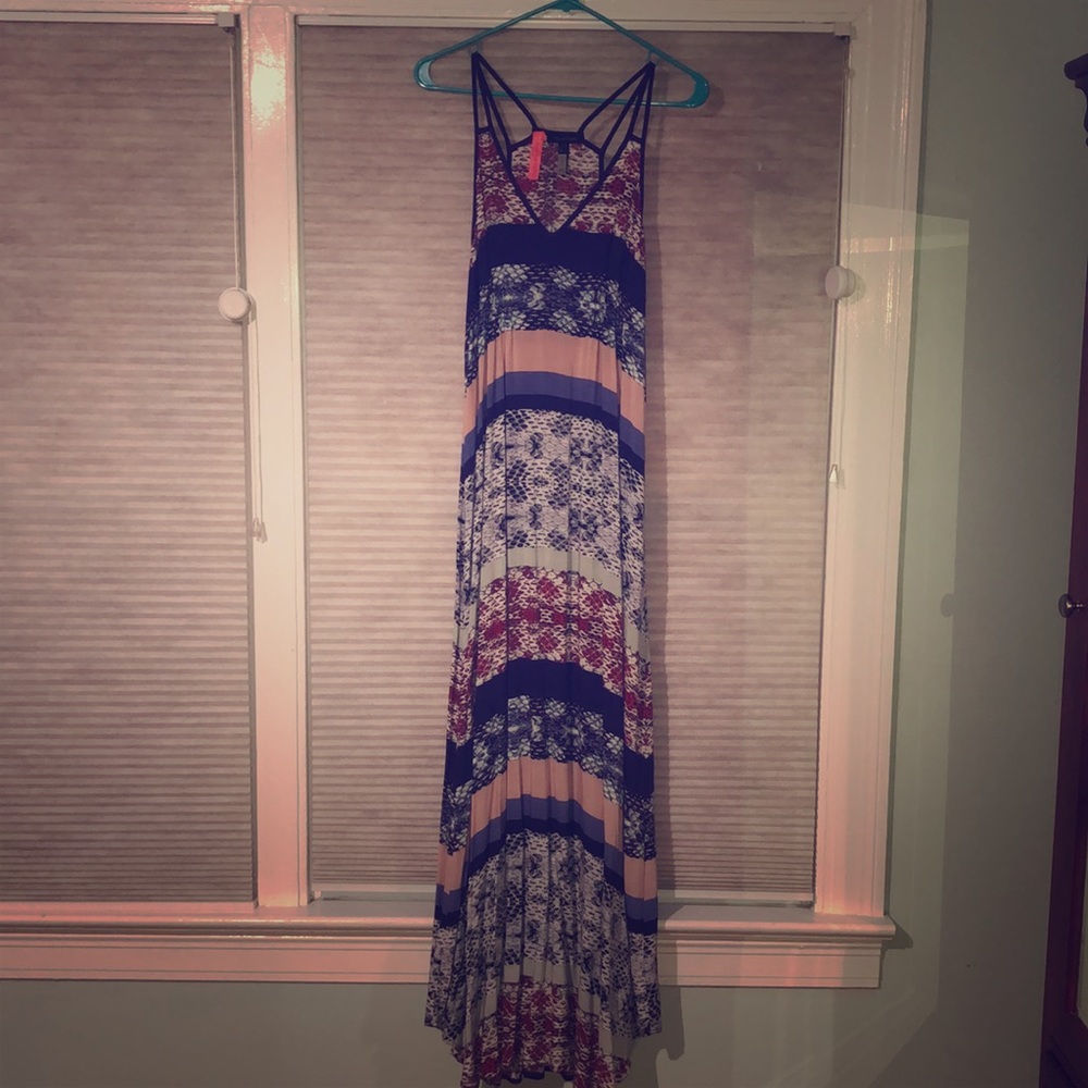 A Pea and the Pod Maternity Dress